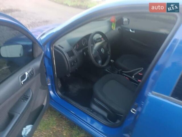 Синий Шкода Фабия, объемом двигателя 1.4 л и пробегом 330 тыс. км за 2600 $, фото 7 на Automoto.ua