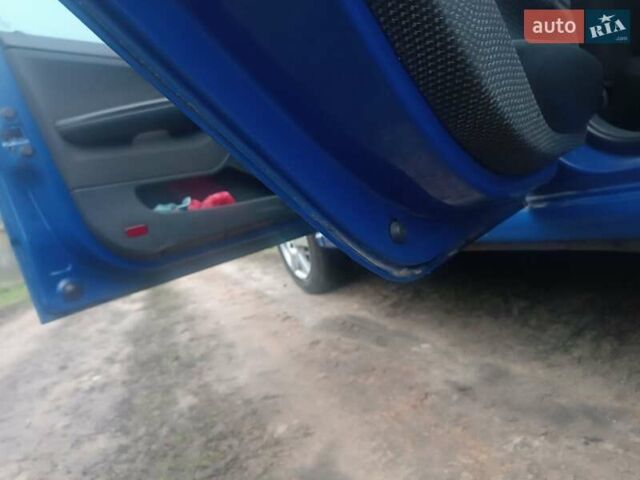 Синий Шкода Фабия, объемом двигателя 1.4 л и пробегом 330 тыс. км за 2400 $, фото 9 на Automoto.ua