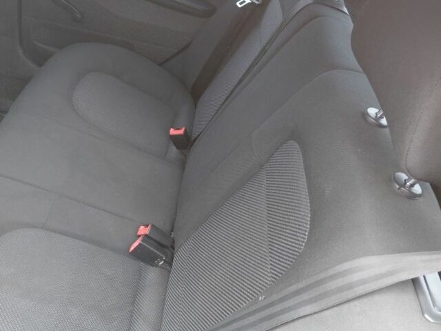 Синій Шкода Фабія, об'ємом двигуна 1.4 л та пробігом 335 тис. км за 2800 $, фото 5 на Automoto.ua