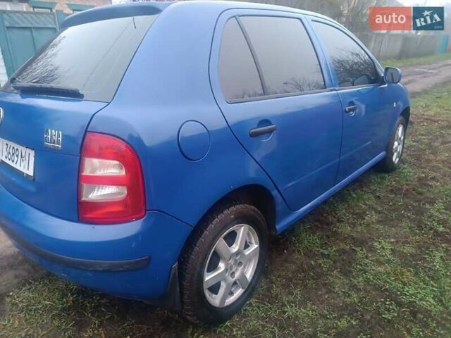 Синий Шкода Фабия, объемом двигателя 1.4 л и пробегом 330 тыс. км за 2400 $, фото 3 на Automoto.ua
