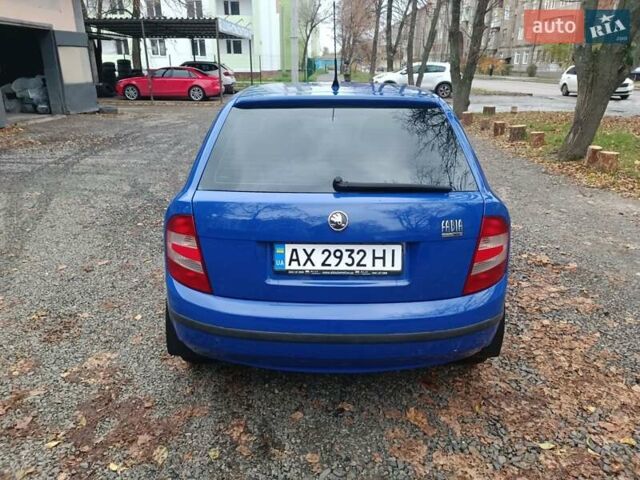 Синий Шкода Фабия, объемом двигателя 1.39 л и пробегом 275 тыс. км за 4100 $, фото 5 на Automoto.ua