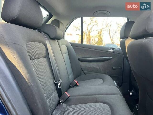 Синий Шкода Фабия, объемом двигателя 1.39 л и пробегом 244 тыс. км за 4600 $, фото 10 на Automoto.ua