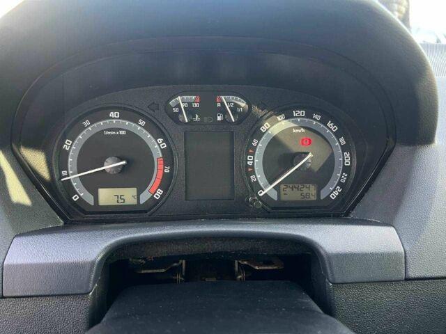 Синій Шкода Фабія, об'ємом двигуна 1.4 л та пробігом 244 тис. км за 4600 $, фото 13 на Automoto.ua