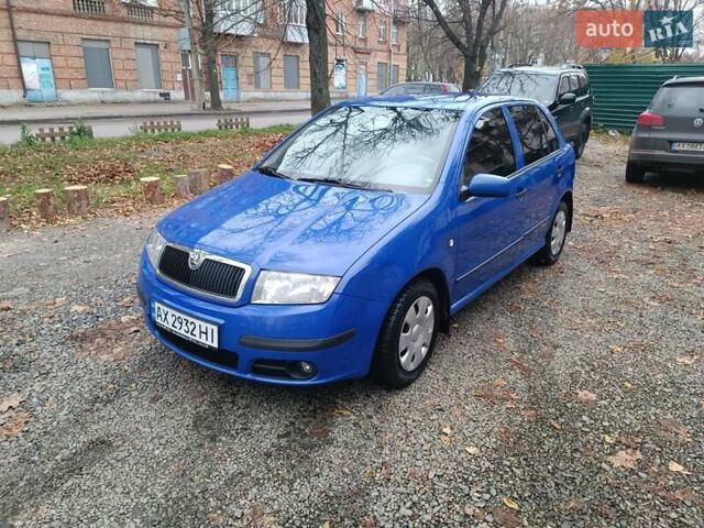 Синий Шкода Фабия, объемом двигателя 1.39 л и пробегом 275 тыс. км за 4100 $, фото 2 на Automoto.ua