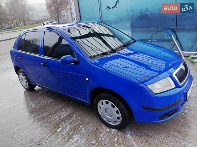 Синий Шкода Фабия, объемом двигателя 1.4 л и пробегом 280 тыс. км за 4000 $, фото 1 на Automoto.ua