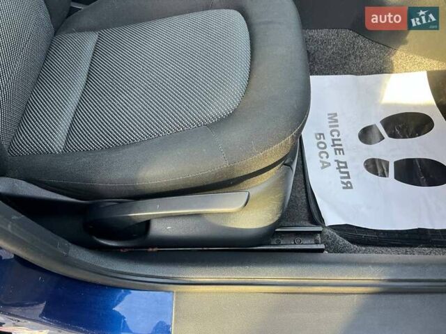 Синий Шкода Фабия, объемом двигателя 1.39 л и пробегом 244 тыс. км за 4600 $, фото 9 на Automoto.ua