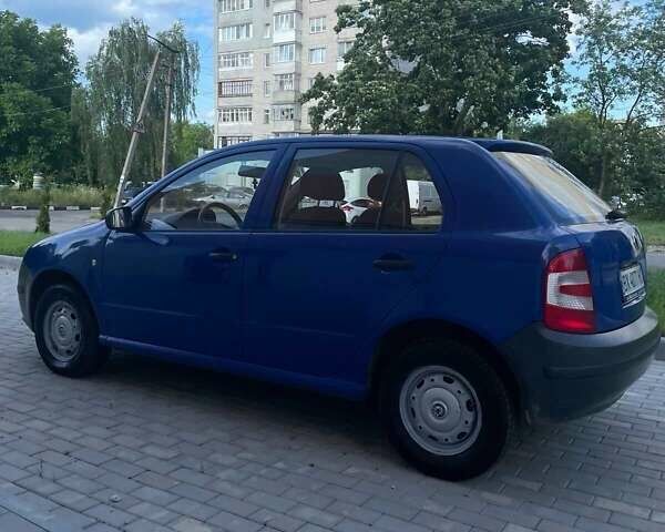 Синий Шкода Фабия, объемом двигателя 1.2 л и пробегом 200 тыс. км за 3300 $, фото 2 на Automoto.ua