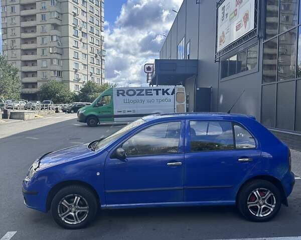 Синий Шкода Фабия, объемом двигателя 1.2 л и пробегом 271 тыс. км за 2800 $, фото 4 на Automoto.ua