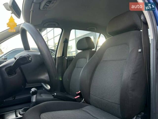 Синий Шкода Фабия, объемом двигателя 1.39 л и пробегом 244 тыс. км за 4600 $, фото 12 на Automoto.ua