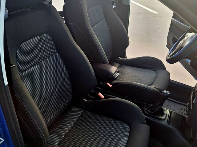 Синій Шкода Фабія, об'ємом двигуна 1.4 л та пробігом 320 тис. км за 5100 $, фото 4 на Automoto.ua