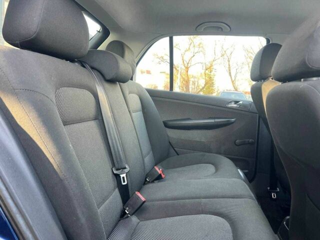 Синій Шкода Фабія, об'ємом двигуна 1.4 л та пробігом 244 тис. км за 4600 $, фото 10 на Automoto.ua