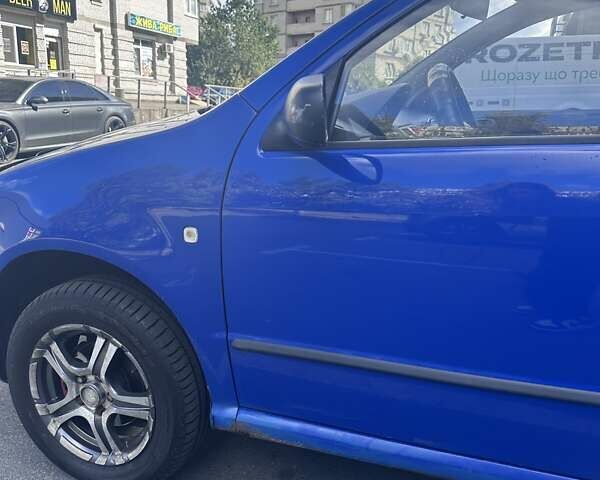 Синий Шкода Фабия, объемом двигателя 1.2 л и пробегом 271 тыс. км за 2800 $, фото 14 на Automoto.ua