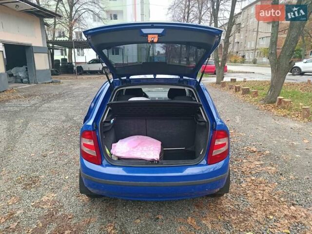 Синий Шкода Фабия, объемом двигателя 1.39 л и пробегом 275 тыс. км за 4100 $, фото 7 на Automoto.ua