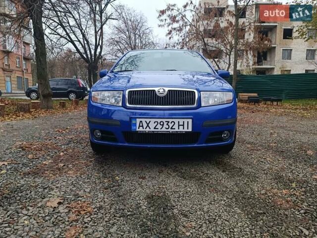 Синий Шкода Фабия, объемом двигателя 1.39 л и пробегом 275 тыс. км за 4100 $, фото 1 на Automoto.ua