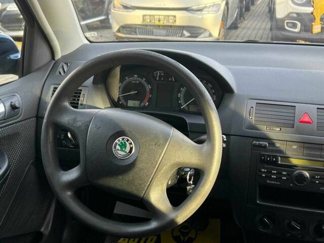 Синій Шкода Фабія, об'ємом двигуна 1.4 л та пробігом 244 тис. км за 4600 $, фото 17 на Automoto.ua