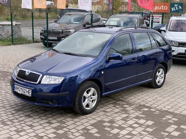 Синий Шкода Фабия, объемом двигателя 1.4 л и пробегом 241 тыс. км за 3999 $, фото 1 на Automoto.ua