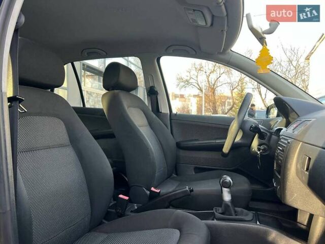 Синий Шкода Фабия, объемом двигателя 1.39 л и пробегом 244 тыс. км за 4600 $, фото 8 на Automoto.ua