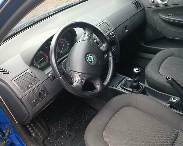 Синий Шкода Фабия, объемом двигателя 1.39 л и пробегом 275 тыс. км за 4100 $, фото 9 на Automoto.ua