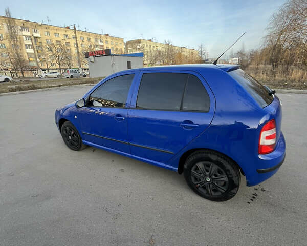 Синий Шкода Фабия, объемом двигателя 1.39 л и пробегом 184 тыс. км за 4500 $, фото 3 на Automoto.ua