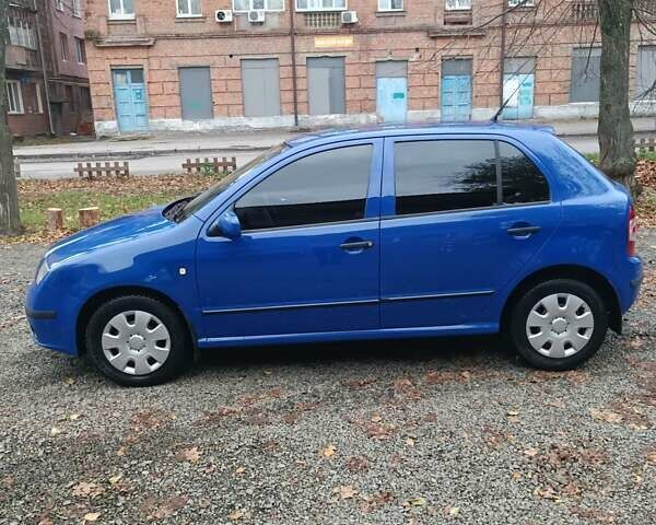 Синий Шкода Фабия, объемом двигателя 1.39 л и пробегом 275 тыс. км за 4100 $, фото 3 на Automoto.ua