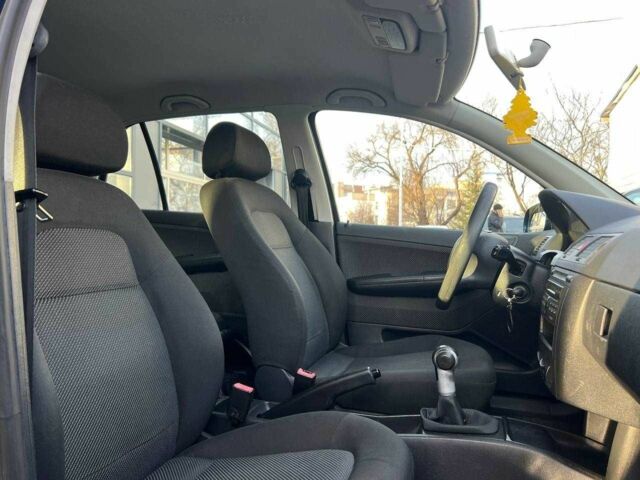 Синій Шкода Фабія, об'ємом двигуна 1.4 л та пробігом 244 тис. км за 4600 $, фото 8 на Automoto.ua