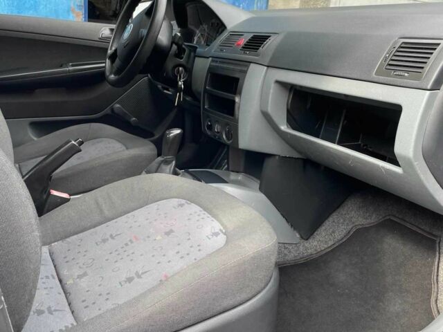 Синій Шкода Фабія, об'ємом двигуна 1.2 л та пробігом 200 тис. км за 3500 $, фото 16 на Automoto.ua