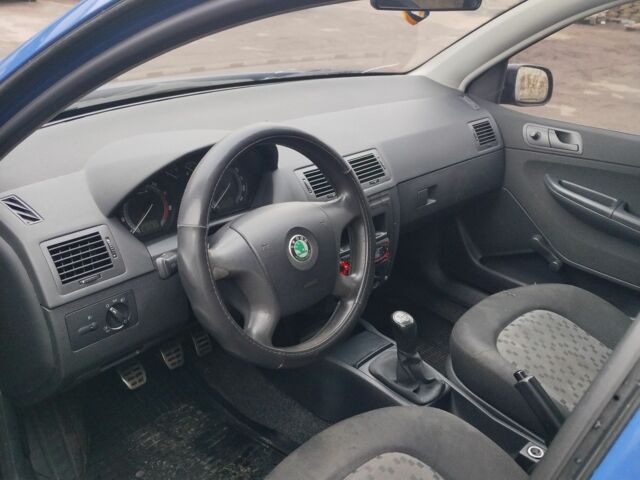 Синий Шкода Фабия, объемом двигателя 1.2 л и пробегом 240 тыс. км за 3700 $, фото 5 на Automoto.ua