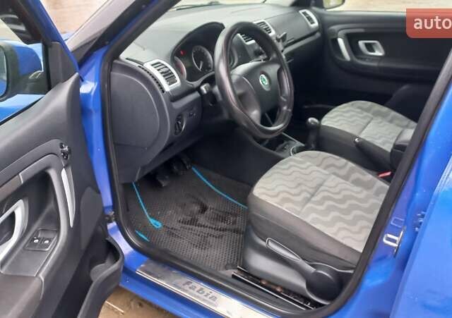 Синий Шкода Фабия, объемом двигателя 1.2 л и пробегом 252 тыс. км за 4500 $, фото 6 на Automoto.ua