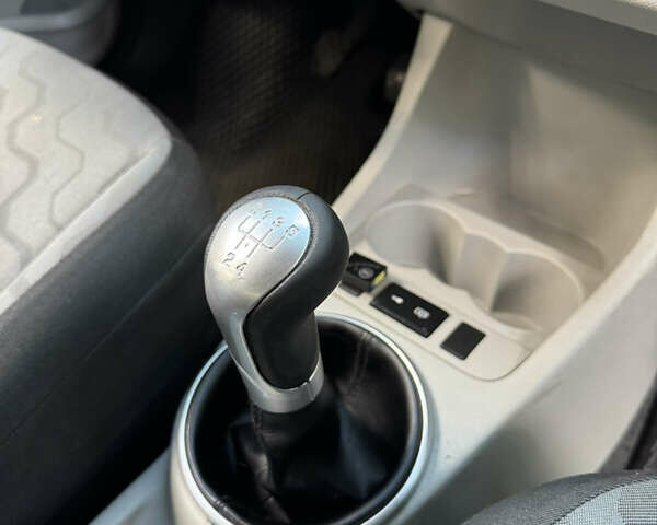 Синій Шкода Фабія, об'ємом двигуна 1.39 л та пробігом 329 тис. км за 4600 $, фото 17 на Automoto.ua
