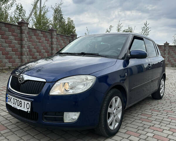 Синий Шкода Фабия, объемом двигателя 1.39 л и пробегом 210 тыс. км за 4200 $, фото 1 на Automoto.ua