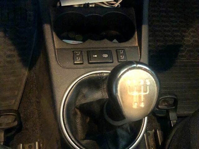 Синій Шкода Фабія, об'ємом двигуна 1.2 л та пробігом 179 тис. км за 4100 $, фото 6 на Automoto.ua