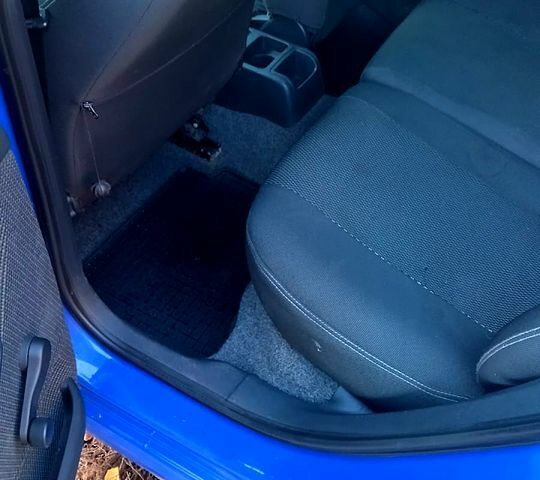 Синій Шкода Фабія, об'ємом двигуна 1.4 л та пробігом 330 тис. км за 4200 $, фото 5 на Automoto.ua