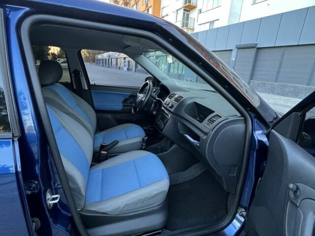 Синій Шкода Фабія, об'ємом двигуна 1.2 л та пробігом 155 тис. км за 4500 $, фото 6 на Automoto.ua