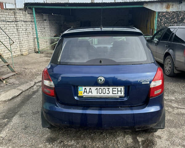 Синий Шкода Фабия, объемом двигателя 1.2 л и пробегом 233 тыс. км за 3500 $, фото 2 на Automoto.ua