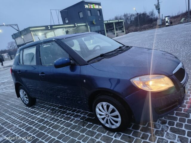 Синий Шкода Фабия, объемом двигателя 1.4 л и пробегом 195 тыс. км за 3750 $, фото 2 на Automoto.ua