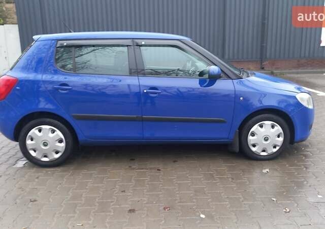 Синий Шкода Фабия, объемом двигателя 1.2 л и пробегом 252 тыс. км за 4500 $, фото 9 на Automoto.ua