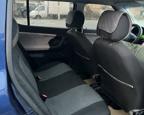 Синий Шкода Фабия, объемом двигателя 1.2 л и пробегом 235 тыс. км за 3400 $, фото 6 на Automoto.ua