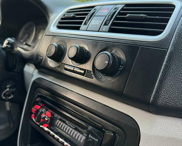 Синій Шкода Фабія, об'ємом двигуна 1.39 л та пробігом 329 тис. км за 4600 $, фото 15 на Automoto.ua