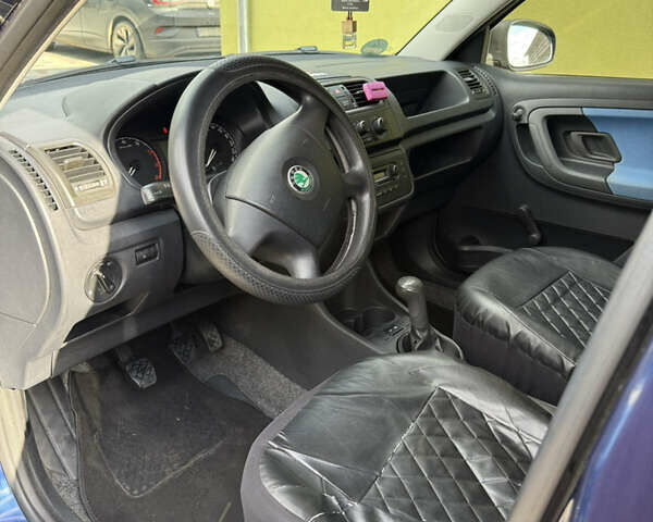 Синий Шкода Фабия, объемом двигателя 1.2 л и пробегом 170 тыс. км за 3500 $, фото 4 на Automoto.ua