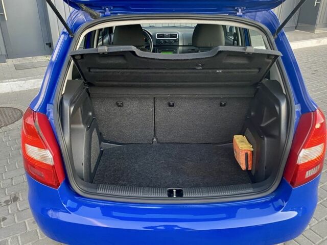 Синий Шкода Фабия, объемом двигателя 1.2 л и пробегом 225 тыс. км за 3300 $, фото 7 на Automoto.ua