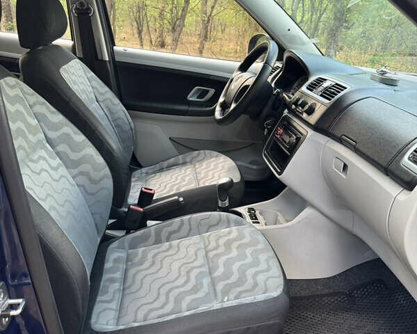 Синій Шкода Фабія, об'ємом двигуна 1.39 л та пробігом 329 тис. км за 4600 $, фото 14 на Automoto.ua
