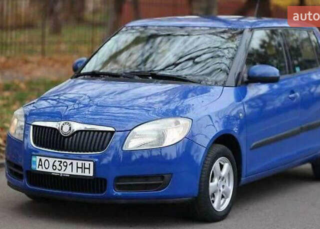 Синий Шкода Фабия, объемом двигателя 1.2 л и пробегом 120 тыс. км за 4600 $, фото 3 на Automoto.ua