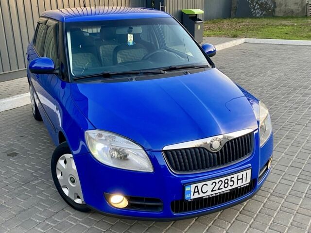 Синий Шкода Фабия, объемом двигателя 1.2 л и пробегом 225 тыс. км за 3300 $, фото 1 на Automoto.ua
