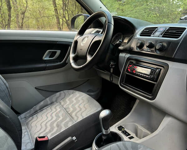Синій Шкода Фабія, об'ємом двигуна 1.39 л та пробігом 329 тис. км за 4600 $, фото 12 на Automoto.ua