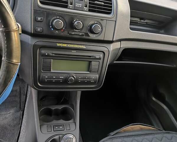 Синій Шкода Фабія, об'ємом двигуна 1.39 л та пробігом 253 тис. км за 6650 $, фото 26 на Automoto.ua