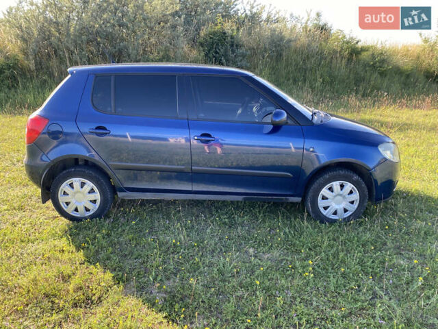 Синий Шкода Фабия, объемом двигателя 1.39 л и пробегом 170 тыс. км за 5000 $, фото 3 на Automoto.ua