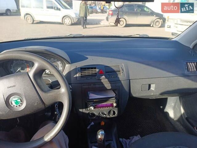 Синий Шкода Фабия, объемом двигателя 1.2 л и пробегом 215 тыс. км за 3300 $, фото 4 на Automoto.ua
