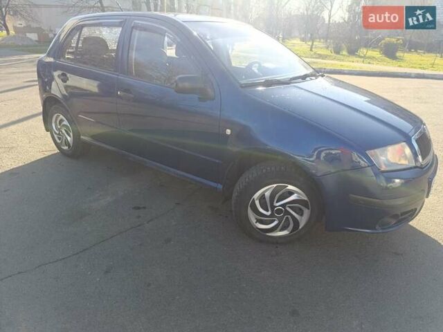 Синий Шкода Фабия, объемом двигателя 1.2 л и пробегом 215 тыс. км за 3300 $, фото 6 на Automoto.ua