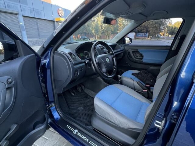 Синій Шкода Фабія, об'ємом двигуна 1.2 л та пробігом 155 тис. км за 4500 $, фото 4 на Automoto.ua