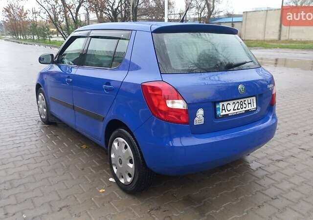 Синий Шкода Фабия, объемом двигателя 1.2 л и пробегом 252 тыс. км за 4500 $, фото 3 на Automoto.ua